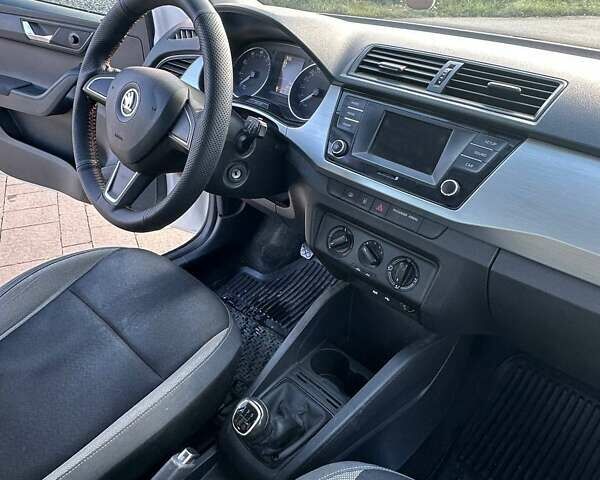 Белый Шкода Фабия, объемом двигателя 1 л и пробегом 82 тыс. км за 6700 $, фото 9 на Automoto.ua