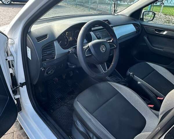 Белый Шкода Фабия, объемом двигателя 1 л и пробегом 82 тыс. км за 6700 $, фото 10 на Automoto.ua