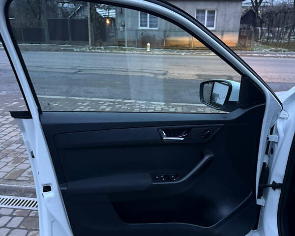 Білий Шкода Фабія, об'ємом двигуна 1.4 л та пробігом 176 тис. км за 8300 $, фото 19 на Automoto.ua