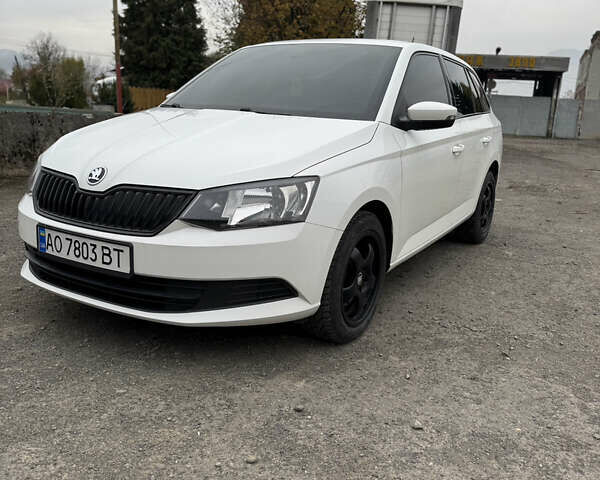 Шкода Фабия 2015 в Тячеве на Automoto.ua Белый Шкода Фабия, объемом двигателя 1.4 л и пробегом 270 тыс. км за 6200 $, фото 2 на Automoto.ua