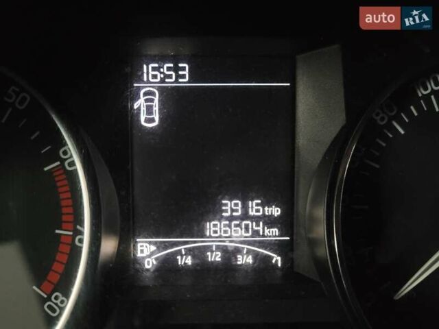 Белый Шкода Фабия, объемом двигателя 1.2 л и пробегом 187 тыс. км за 7600 $, фото 16 на Automoto.ua