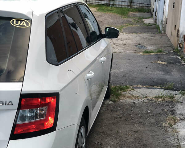 Білий Шкода Фабія, об'ємом двигуна 1.42 л та пробігом 303 тис. км за 7100 $, фото 3 на Automoto.ua