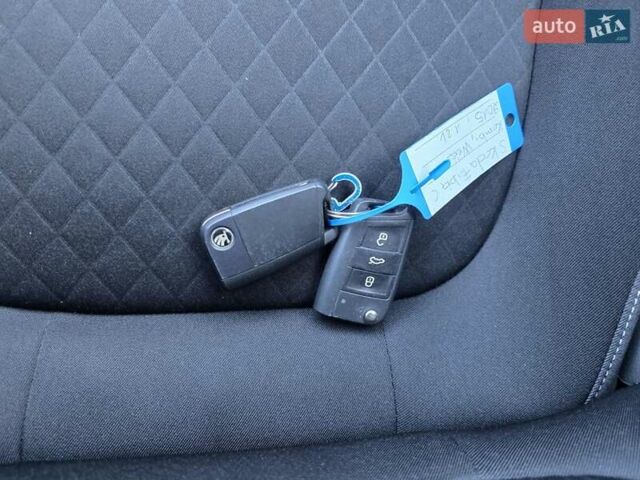 Белый Шкода Фабия, объемом двигателя 1.2 л и пробегом 198 тыс. км за 11499 $, фото 47 на Automoto.ua