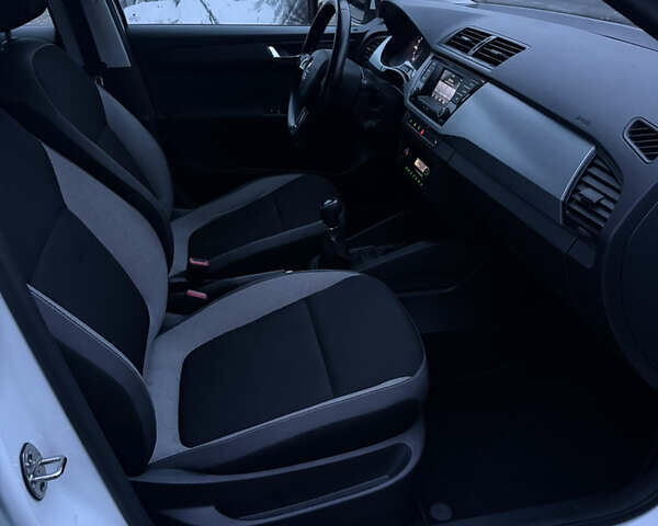 Білий Шкода Фабія, об'ємом двигуна 1.4 л та пробігом 176 тис. км за 8300 $, фото 26 на Automoto.ua