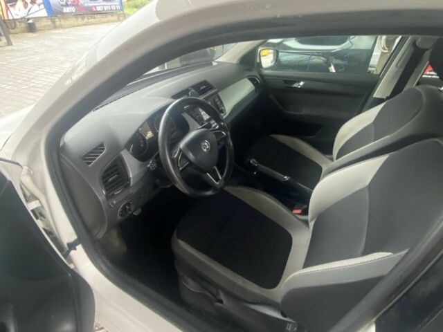 Білий Шкода Фабія, об'ємом двигуна 1.4 л та пробігом 280 тис. км за 7500 $, фото 6 на Automoto.ua