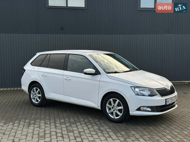 Белый Шкода Фабия, объемом двигателя 1.42 л и пробегом 188 тыс. км за 7500 $, фото 1 на Automoto.ua