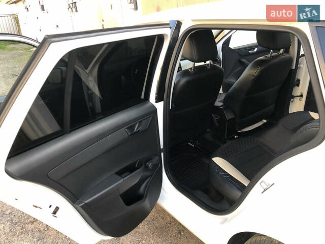 Білий Шкода Фабія, об'ємом двигуна 1.42 л та пробігом 303 тис. км за 7100 $, фото 13 на Automoto.ua