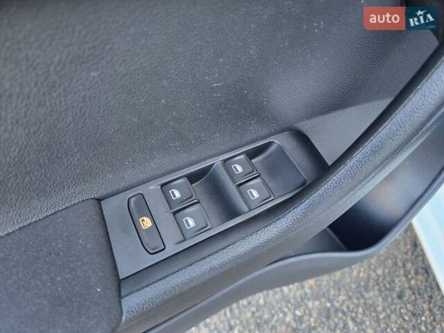 Белый Шкода Фабия, объемом двигателя 1.2 л и пробегом 198 тыс. км за 11499 $, фото 25 на Automoto.ua