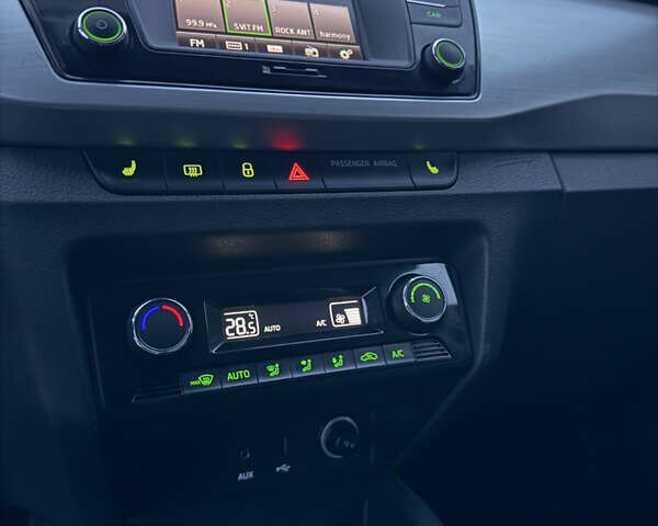 Білий Шкода Фабія, об'ємом двигуна 1.4 л та пробігом 176 тис. км за 8300 $, фото 14 на Automoto.ua