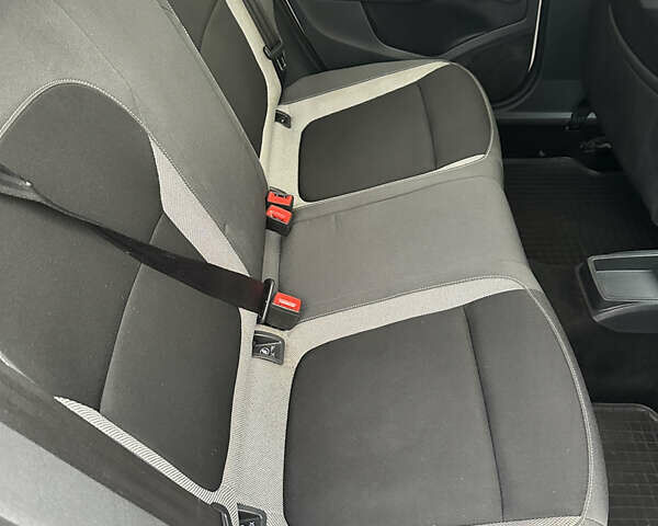 Белый Шкода Фабия, объемом двигателя 1.42 л и пробегом 188 тыс. км за 7500 $, фото 9 на Automoto.ua