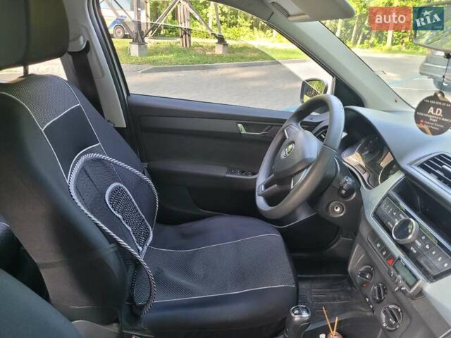 Белый Шкода Фабия, объемом двигателя 1.2 л и пробегом 187 тыс. км за 7600 $, фото 7 на Automoto.ua