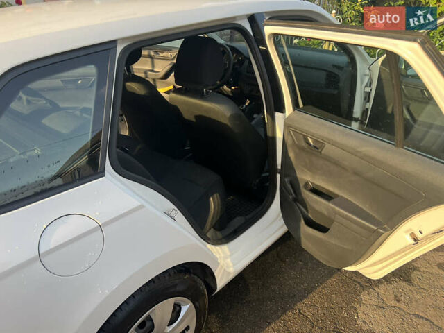 Білий Шкода Фабія, об'ємом двигуна 1.4 л та пробігом 230 тис. км за 8500 $, фото 9 на Automoto.ua