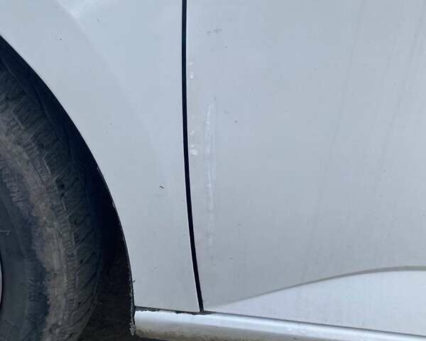 Белый Шкода Фабия, объемом двигателя 1.4 л и пробегом 280 тыс. км за 7500 $, фото 19 на Automoto.ua