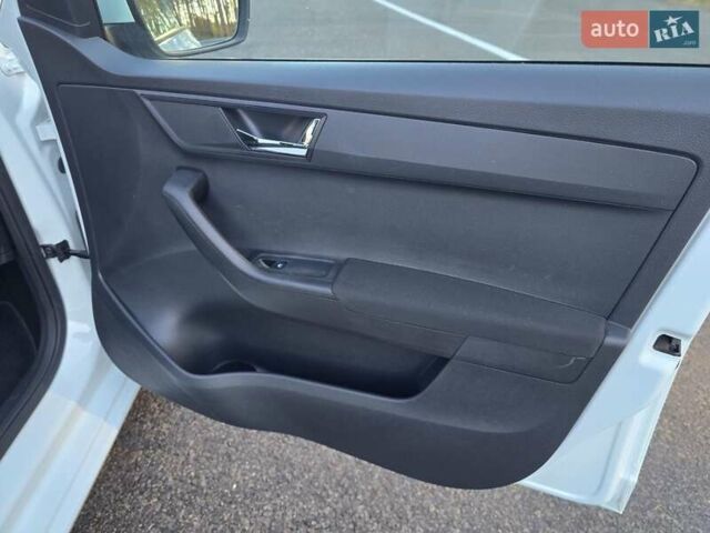 Белый Шкода Фабия, объемом двигателя 1.2 л и пробегом 198 тыс. км за 11499 $, фото 31 на Automoto.ua