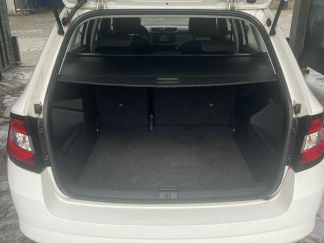 Білий Шкода Фабія, об'ємом двигуна 1.4 л та пробігом 280 тис. км за 7500 $, фото 10 на Automoto.ua