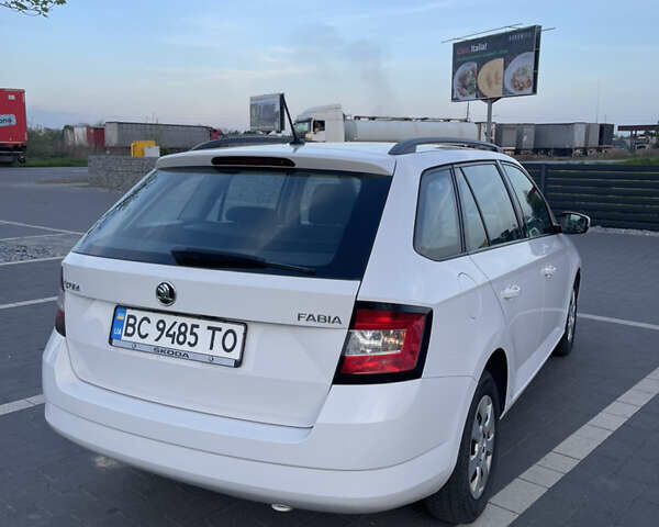 Белый Шкода Фабия, объемом двигателя 1.42 л и пробегом 245 тыс. км за 6199 $, фото 6 на Automoto.ua
