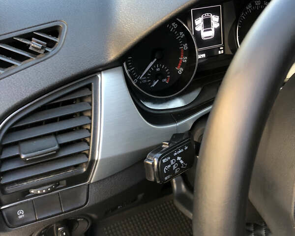 Белый Шкода Фабия, объемом двигателя 1.4 л и пробегом 290 тыс. км за 7800 $, фото 10 на Automoto.ua