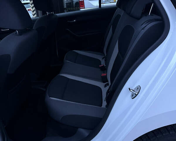 Білий Шкода Фабія, об'ємом двигуна 1.4 л та пробігом 176 тис. км за 8300 $, фото 10 на Automoto.ua