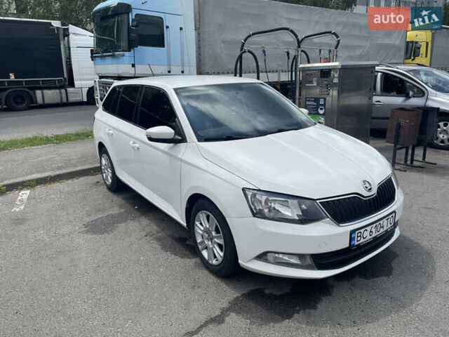 Белый Шкода Фабия, объемом двигателя 1.4 л и пробегом 273 тыс. км за 7000 $, фото 1 на Automoto.ua