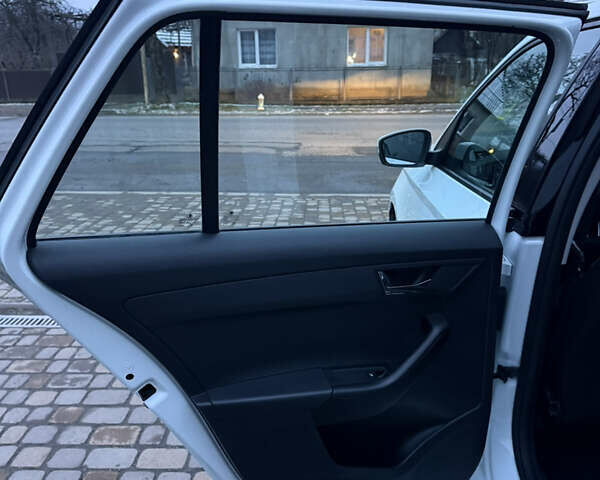 Білий Шкода Фабія, об'ємом двигуна 1.4 л та пробігом 176 тис. км за 8300 $, фото 20 на Automoto.ua