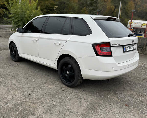 Шкода Фабия 2015 в Тячеве на Automoto.ua Белый Шкода Фабия, объемом двигателя 1.4 л и пробегом 270 тыс. км за 6200 $, фото 4 на Automoto.ua
