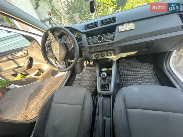 Білий Шкода Фабія, об'ємом двигуна 1.4 л та пробігом 230 тис. км за 8500 $, фото 6 на Automoto.ua