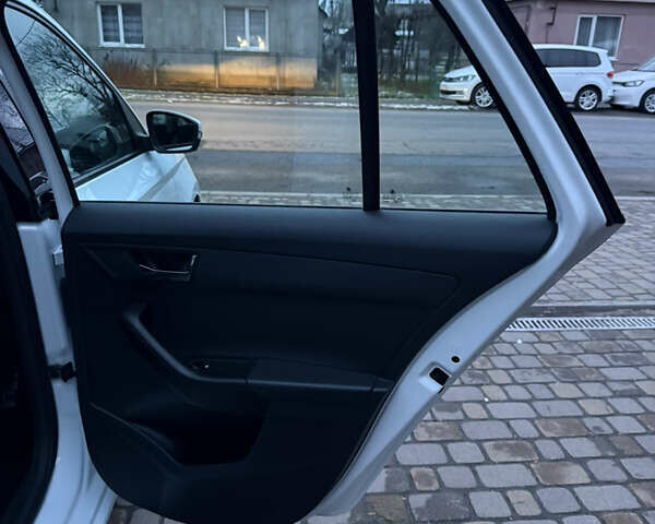 Білий Шкода Фабія, об'ємом двигуна 1.4 л та пробігом 176 тис. км за 8300 $, фото 24 на Automoto.ua