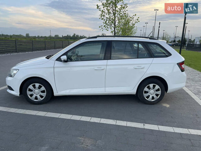 Белый Шкода Фабия, объемом двигателя 1.42 л и пробегом 245 тыс. км за 6199 $, фото 3 на Automoto.ua