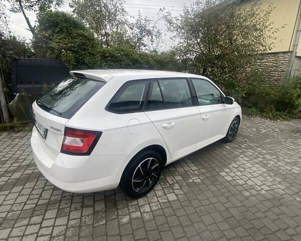 Белый Шкода Фабия, объемом двигателя 1.4 л и пробегом 280 тыс. км за 7500 $, фото 16 на Automoto.ua