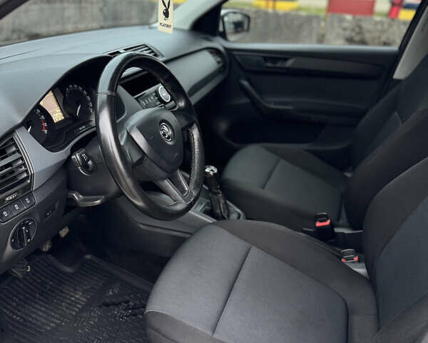 Шкода Фабия 2015 в Тячеве на Automoto.ua Белый Шкода Фабия, объемом двигателя 1.4 л и пробегом 270 тыс. км за 6200 $, фото 9 на Automoto.ua