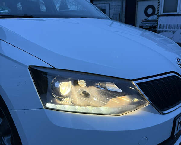 Білий Шкода Фабія, об'ємом двигуна 1.4 л та пробігом 176 тис. км за 8300 $, фото 29 на Automoto.ua