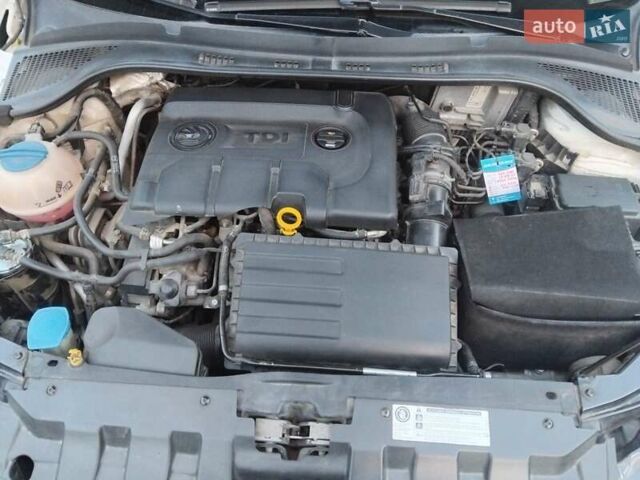 Белый Шкода Фабия, объемом двигателя 1.42 л и пробегом 323 тыс. км за 7500 $, фото 11 на Automoto.ua