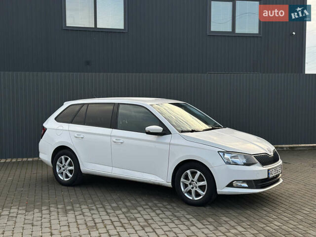 Белый Шкода Фабия, объемом двигателя 1.42 л и пробегом 188 тыс. км за 7500 $, фото 4 на Automoto.ua