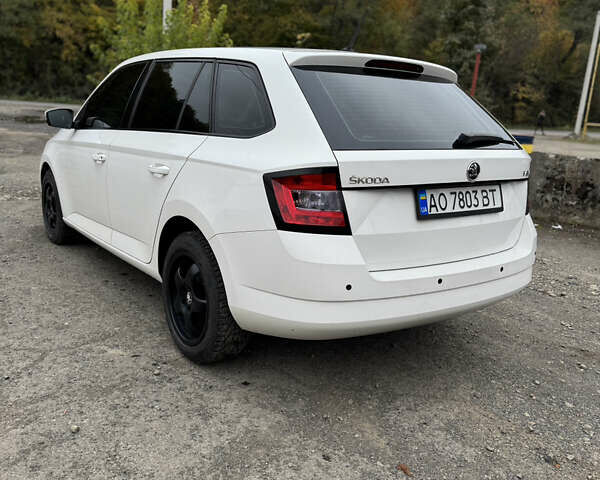 Шкода Фабия 2015 в Тячеве на Automoto.ua Белый Шкода Фабия, объемом двигателя 1.4 л и пробегом 270 тыс. км за 6200 $, фото 3 на Automoto.ua