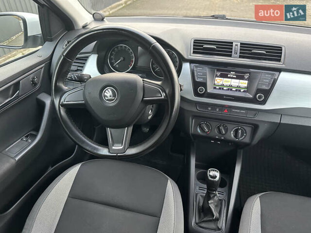 Белый Шкода Фабия, объемом двигателя 1.42 л и пробегом 188 тыс. км за 7500 $, фото 15 на Automoto.ua