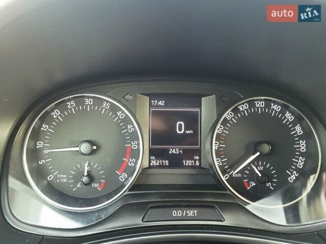 Шкода Фабия 2015 в Львове на Automoto.ua Белый Шкода Фабия, объемом двигателя 1.4 л и пробегом 260 тыс. км за 10500 $, фото 2 на Automoto.ua