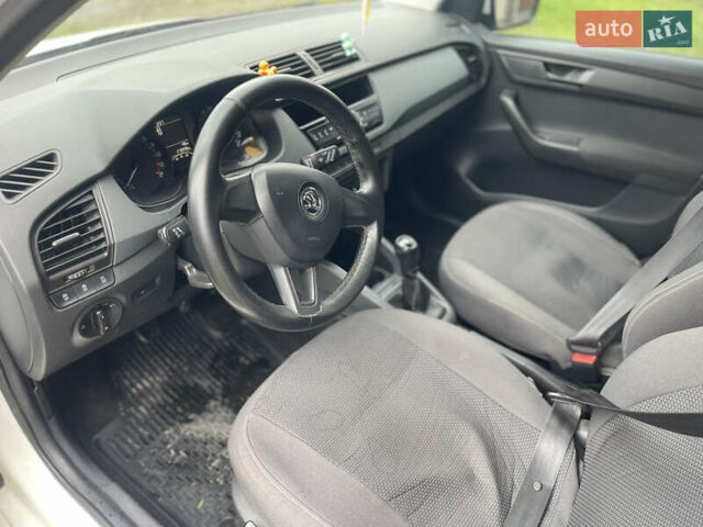Белый Шкода Фабия, объемом двигателя 1.42 л и пробегом 270 тыс. км за 6500 $, фото 9 на Automoto.ua
