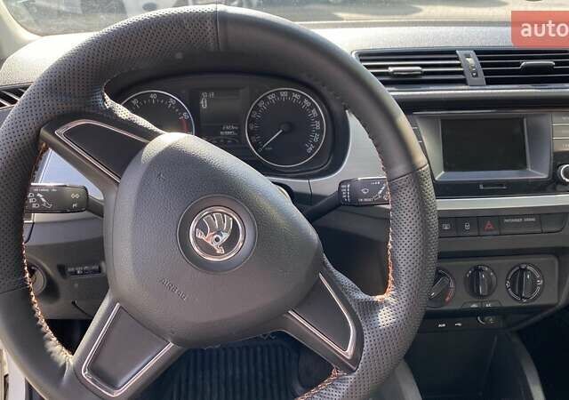 Белый Шкода Фабия, объемом двигателя 1 л и пробегом 82 тыс. км за 6700 $, фото 8 на Automoto.ua