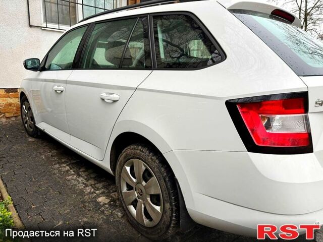 Белый Шкода Фабия, объемом двигателя 1.4 л и пробегом 255 тыс. км за 9000 $, фото 1 на Automoto.ua