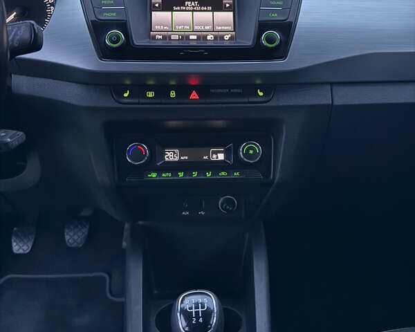 Білий Шкода Фабія, об'ємом двигуна 1.4 л та пробігом 176 тис. км за 8300 $, фото 12 на Automoto.ua