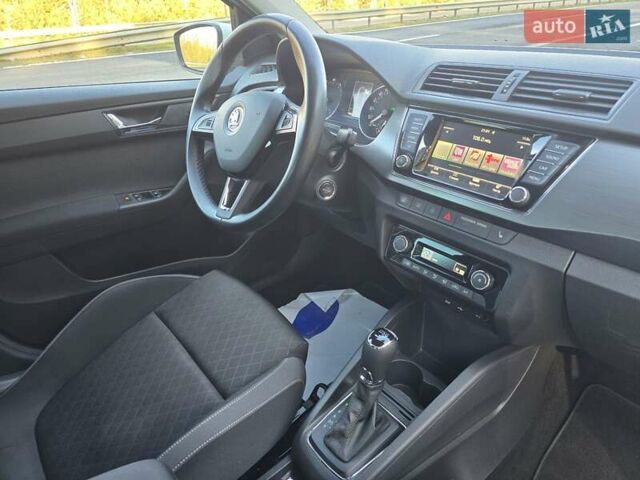 Белый Шкода Фабия, объемом двигателя 1.2 л и пробегом 198 тыс. км за 11499 $, фото 40 на Automoto.ua