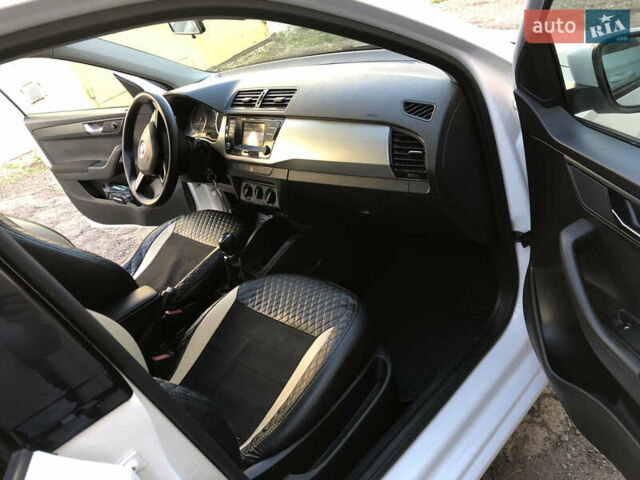 Белый Шкода Фабия, объемом двигателя 1.4 л и пробегом 290 тыс. км за 7800 $, фото 19 на Automoto.ua