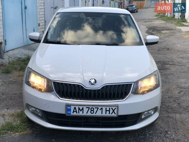 Белый Шкода Фабия, объемом двигателя 1.4 л и пробегом 290 тыс. км за 7800 $, фото 1 на Automoto.ua
