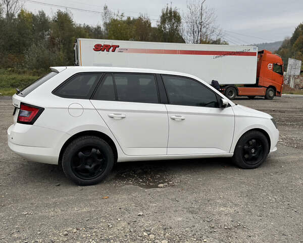 Шкода Фабия 2015 в Тячеве на Automoto.ua Белый Шкода Фабия, объемом двигателя 1.4 л и пробегом 270 тыс. км за 6200 $, фото 6 на Automoto.ua