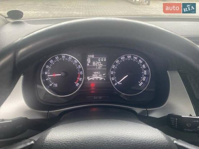 Белый Шкода Фабия, объемом двигателя 1.4 л и пробегом 280 тыс. км за 7500 $, фото 4 на Automoto.ua