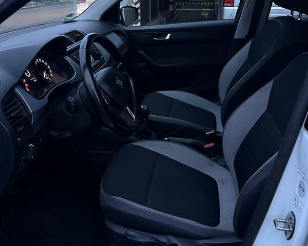 Білий Шкода Фабія, об'ємом двигуна 1.4 л та пробігом 176 тис. км за 8300 $, фото 8 на Automoto.ua