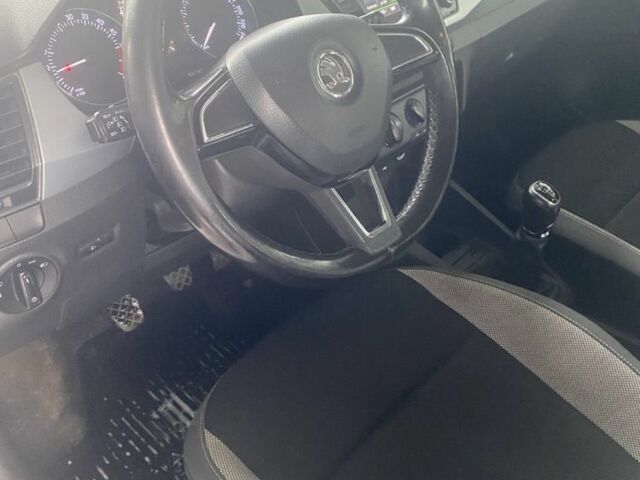 Білий Шкода Фабія, об'ємом двигуна 1.4 л та пробігом 280 тис. км за 7500 $, фото 4 на Automoto.ua