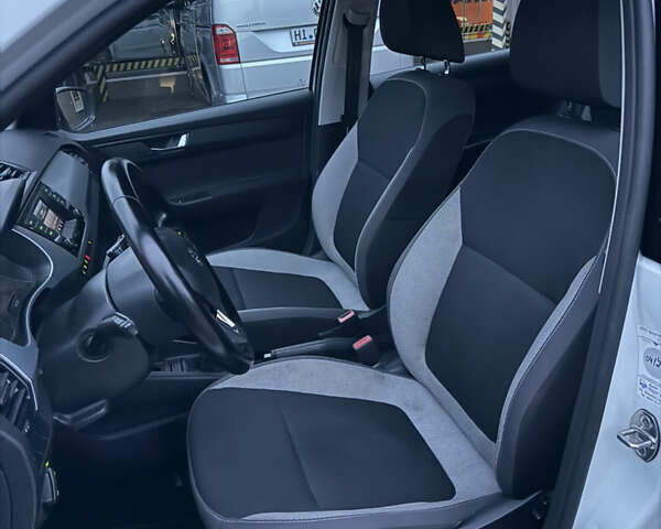 Білий Шкода Фабія, об'ємом двигуна 1.4 л та пробігом 176 тис. км за 8300 $, фото 9 на Automoto.ua