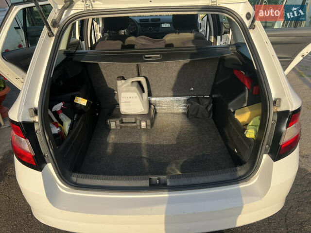 Білий Шкода Фабія, об'ємом двигуна 1.4 л та пробігом 230 тис. км за 8500 $, фото 11 на Automoto.ua