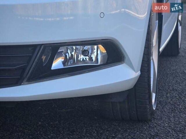 Белый Шкода Фабия, объемом двигателя 1.2 л и пробегом 198 тыс. км за 11499 $, фото 14 на Automoto.ua